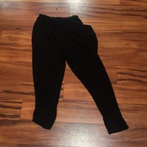 Black leggings with pockets